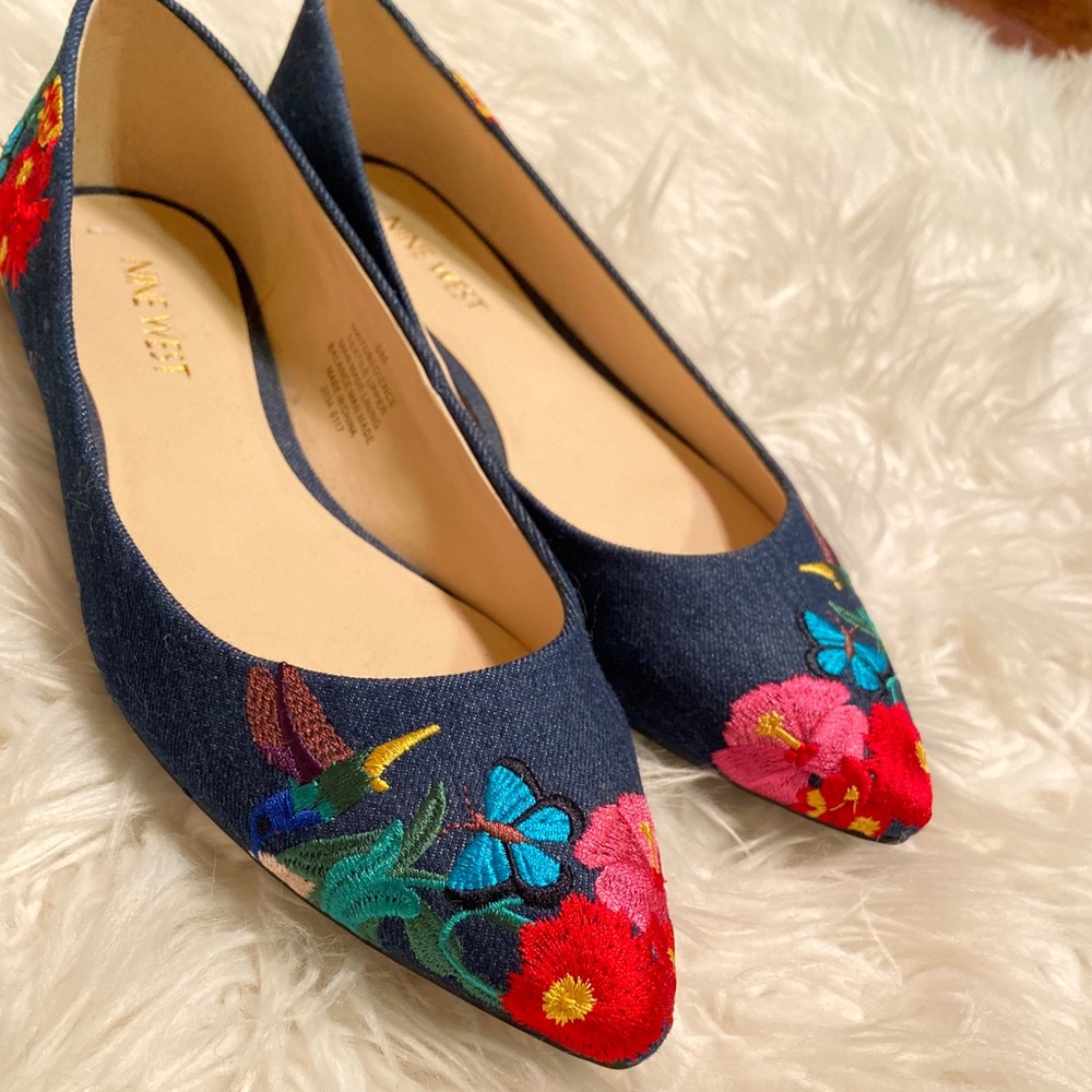 Brand New Nine West Embroidered Floral Flats 6